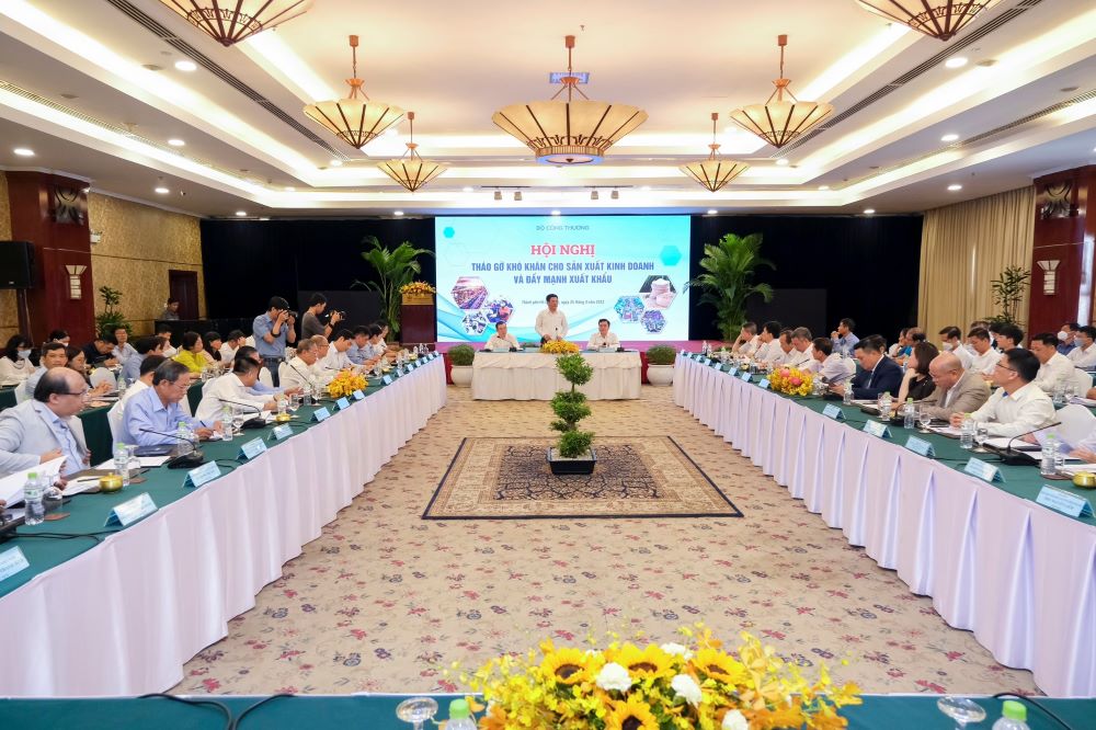 Bộ Công thương: Tháo gỡ khó khăn trong sản xuất kinh doanh và đẩy mạnh xuất khẩu